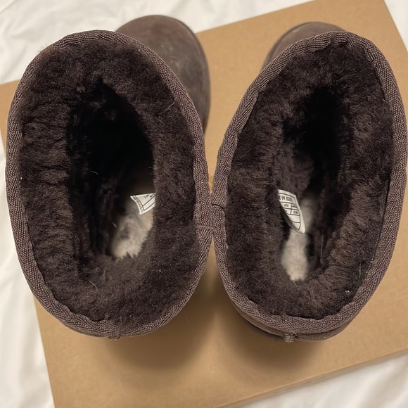 Classic Short Uggs - Picture 3 of 5